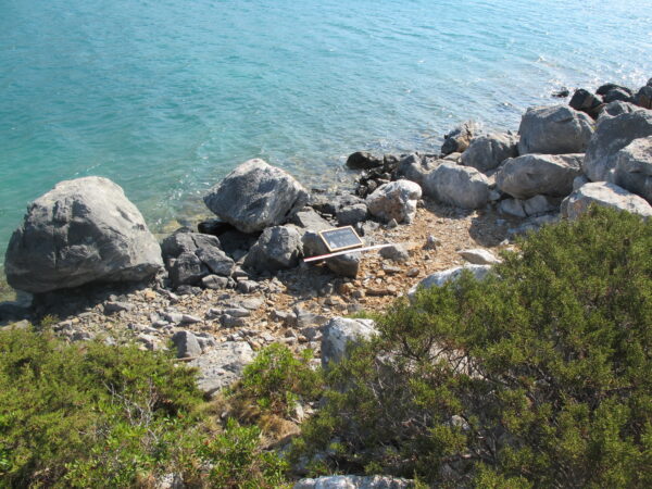 E 1 - Image 3